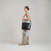 Tote Negro Villanas by Gorett Aleguz